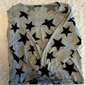 Star long sleeve shirt! size small! never worn!